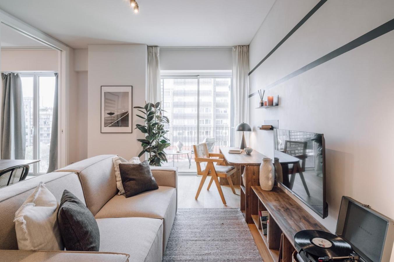 Biel - 2 Bedrooms, Pool And Parking In Arroios Lejlighed *