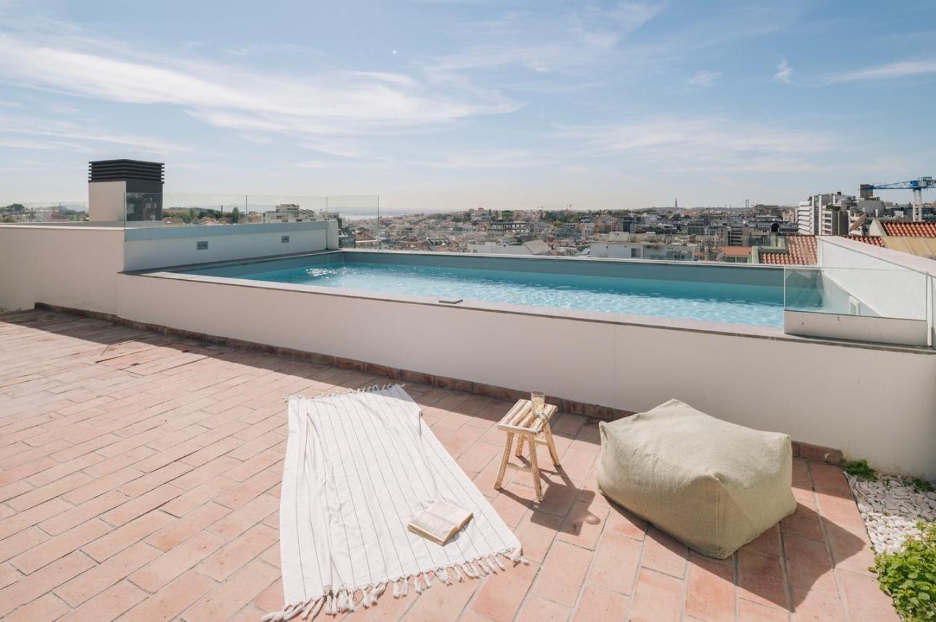 Biel - 2 Bedrooms, Pool And Parking In Arroios Lejlighed